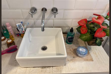 Casa de condomínio à venda com 240m², 2 quartos e 2 vagasBanheiro Social