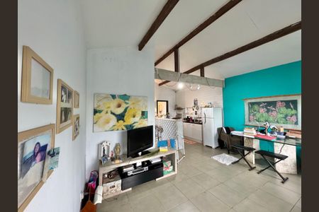 Casa de condomínio à venda com 240m², 2 quartos e 2 vagasSala