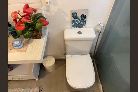 Casa de condomínio à venda com 240m², 2 quartos e 2 vagasBanheiro Social