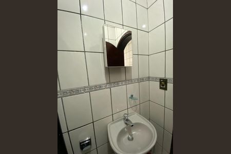 Casa à venda com 436m², 4 quartos e 1 vaga Casa à venda com 436m², 4 quartos e 1 vagaEdicula - Banheiro