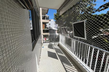 Apartamento à venda com 90m², 2 quartos e 2 vagasVaranda