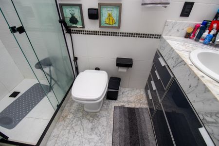 Casa de condomínio à venda com 320m², 6 quartos e 1 vaga Casa de condomínio à venda com 320m², 6 quartos e 1 vagaBanheiro quarto 2