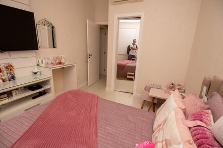 Casa de condomínio à venda com 320m², 6 quartos e 1 vaga Casa de condomínio à venda com 320m², 6 quartos e 1 vagaQuarto 4