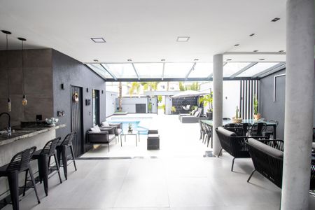 Casa de condomínio à venda com 320m², 6 quartos e 1 vaga Casa de condomínio à venda com 320m², 6 quartos e 1 vagaÁrea externa