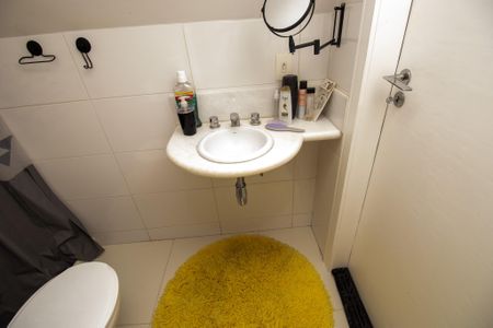 Casa de condomínio à venda com 320m², 6 quartos e 1 vaga Casa de condomínio à venda com 320m², 6 quartos e 1 vagaBanheiro quarto 5