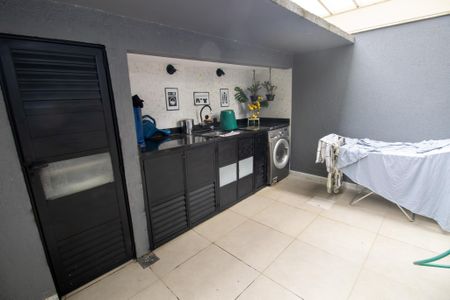 Casa de condomínio à venda com 320m², 6 quartos e 1 vaga Casa de condomínio à venda com 320m², 6 quartos e 1 vagaÁrea de Serviço