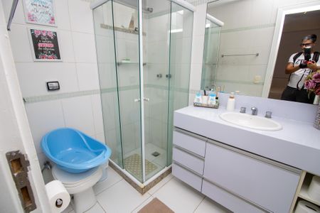 Casa de condomínio à venda com 320m², 6 quartos e 1 vaga Casa de condomínio à venda com 320m², 6 quartos e 1 vagaBanheiro quarto 3