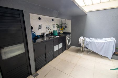 Casa de condomínio à venda com 320m², 6 quartos e 1 vaga Casa de condomínio à venda com 320m², 6 quartos e 1 vagaÁrea de Serviço