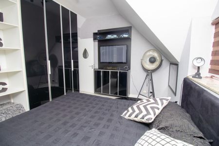 Casa de condomínio à venda com 320m², 6 quartos e 1 vaga Casa de condomínio à venda com 320m², 6 quartos e 1 vagaQuarto 5