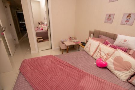 Casa de condomínio à venda com 320m², 6 quartos e 1 vaga Casa de condomínio à venda com 320m², 6 quartos e 1 vagaQuarto 4