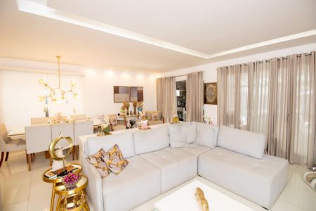 Casa de condomínio à venda com 320m², 6 quartos e 1 vaga Casa de condomínio à venda com 320m², 6 quartos e 1 vagaSala