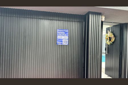 Casa de condomínio à venda com 320m², 6 quartos e 1 vaga Casa de condomínio à venda com 320m², 6 quartos e 1 vagaFachada + Placa