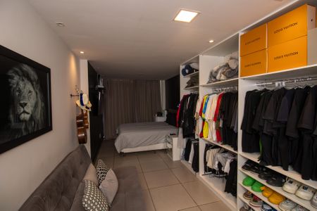 Casa de condomínio à venda com 320m², 6 quartos e 1 vaga Casa de condomínio à venda com 320m², 6 quartos e 1 vagaQuarto 1