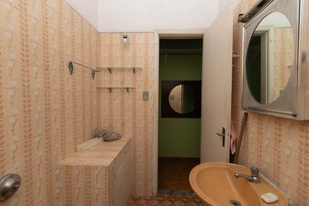 Casa à venda com 100m², 2 quartos e 1 vaga Casa à venda com 100m², 2 quartos e 1 vagaBanheiro