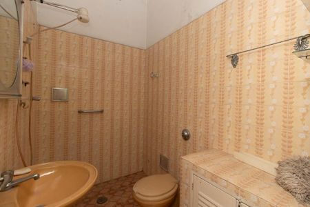 Casa à venda com 100m², 2 quartos e 1 vaga Casa à venda com 100m², 2 quartos e 1 vagaBanheiro