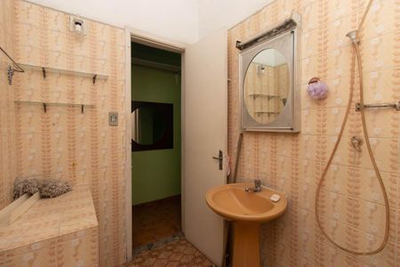 Casa à venda com 100m², 2 quartos e 1 vaga Casa à venda com 100m², 2 quartos e 1 vagaBanheiro