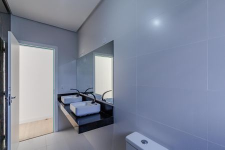 Casa à venda com 203m², 3 quartos e 4 vagasBanheiro da Suíte 2