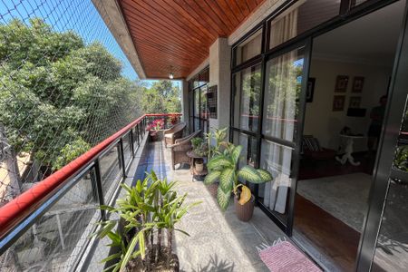 Apartamento à venda com 139m², 3 quartos e 2 vagas Apartamento à venda com 139m², 3 quartos e 2 vagasVaranda