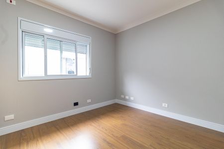 Casa à venda com 236m², 4 quartos e 3 vagas Casa à venda com 236m², 4 quartos e 3 vagasQuarto 4