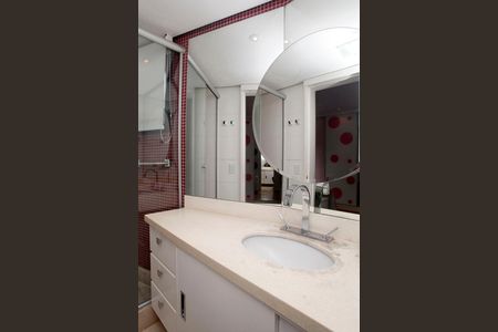 Apartamento à venda com 269m², 3 quartos e 4 vagasBanheiro do Quarto 2