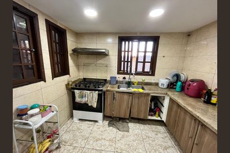 Casa à venda com 370m², 4 quartos e 2 vagas Casa à venda com 370m², 4 quartos e 2 vagasCozinha