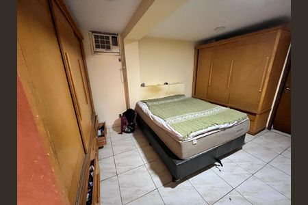 Casa à venda com 370m², 4 quartos e 2 vagas Casa à venda com 370m², 4 quartos e 2 vagasQuarto 4