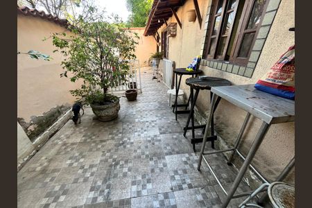 Casa à venda com 370m², 4 quartos e 2 vagas Casa à venda com 370m², 4 quartos e 2 vagasQuintal