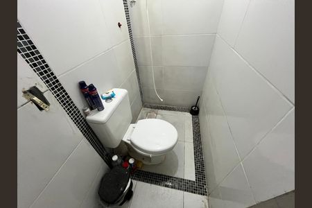 Casa à venda com 370m², 4 quartos e 2 vagas Casa à venda com 370m², 4 quartos e 2 vagasBanheiro 1