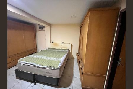 Casa à venda com 370m², 4 quartos e 2 vagas Casa à venda com 370m², 4 quartos e 2 vagasQuarto 4