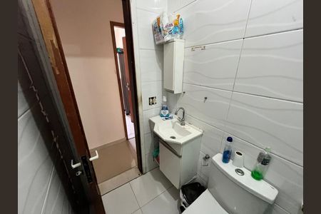 Casa à venda com 370m², 4 quartos e 2 vagas Casa à venda com 370m², 4 quartos e 2 vagasBanheiro 2