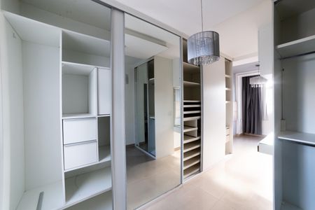 Apartamento à venda com 152m², 2 quartos e 3 vagasCloset da suíte