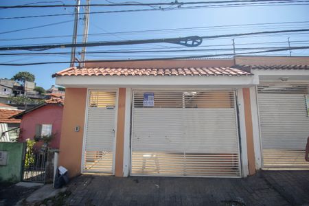 Casa à venda com 131m², 3 quartos e 4 vagas Casa à venda com 131m², 3 quartos e 4 vagasFachada