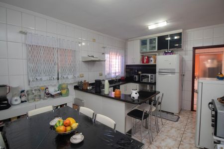 Casa à venda com 131m², 3 quartos e 4 vagas Casa à venda com 131m², 3 quartos e 4 vagasCozinha