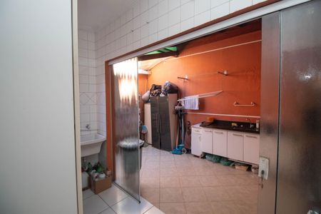 Casa à venda com 131m², 3 quartos e 4 vagas Casa à venda com 131m², 3 quartos e 4 vagasÁrea de Serviço