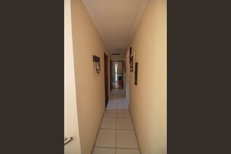 Casa à venda com 131m², 3 quartos e 4 vagas Casa à venda com 131m², 3 quartos e 4 vagasCorredor