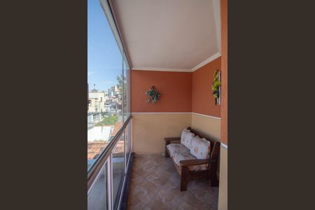 Casa à venda com 131m², 3 quartos e 4 vagas Casa à venda com 131m², 3 quartos e 4 vagasVaranda