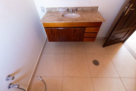 Casa à venda com 214m², 3 quartos e 3 vagas Casa à venda com 214m², 3 quartos e 3 vagasBanheiro da Suíte