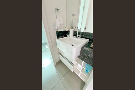 Apartamento à venda com 177m², 4 quartos e 2 vagas Apartamento à venda com 177m², 4 quartos e 2 vagasBanheiro Social
