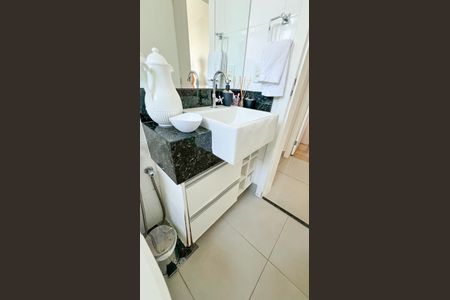 Apartamento à venda com 177m², 4 quartos e 2 vagas Apartamento à venda com 177m², 4 quartos e 2 vagasBanheiro Social