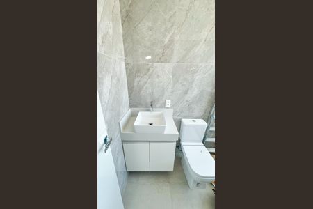 Apartamento à venda com 177m², 4 quartos e 2 vagas Apartamento à venda com 177m², 4 quartos e 2 vagasBanheiro Suíte 2