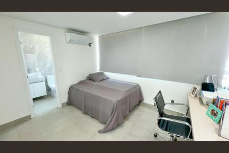 Apartamento à venda com 177m², 4 quartos e 2 vagas Apartamento à venda com 177m², 4 quartos e 2 vagasSuíte 2