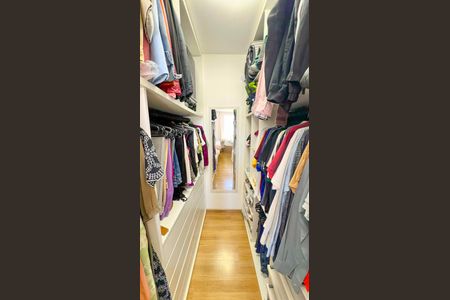 Apartamento à venda com 177m², 4 quartos e 2 vagas Apartamento à venda com 177m², 4 quartos e 2 vagasCloset Suíte 1