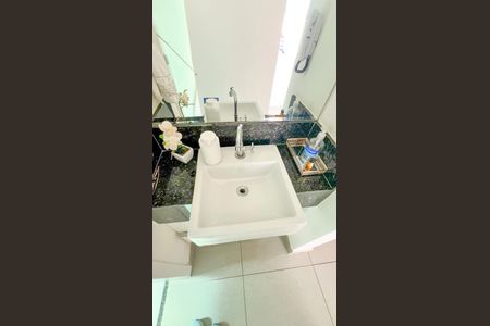 Apartamento à venda com 177m², 4 quartos e 2 vagas Apartamento à venda com 177m², 4 quartos e 2 vagasBanheiro Social