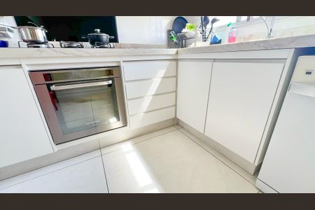 Apartamento à venda com 177m², 4 quartos e 2 vagas Apartamento à venda com 177m², 4 quartos e 2 vagasCozinha e Área de Serviço