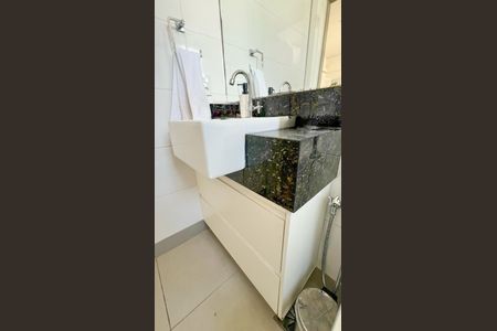 Apartamento à venda com 177m², 4 quartos e 2 vagas Apartamento à venda com 177m², 4 quartos e 2 vagasBanheiro Suíte 1