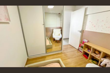 Apartamento à venda com 177m², 4 quartos e 2 vagas Apartamento à venda com 177m², 4 quartos e 2 vagasQuarto 2