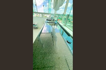 Apartamento à venda com 177m², 4 quartos e 2 vagas Apartamento à venda com 177m², 4 quartos e 2 vagasCozinha e Área de Serviço