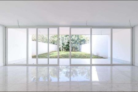 Casa de condomínio à venda com 707m², 4 quartos e 5 vagas