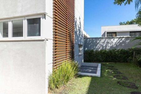 Casa de condomínio à venda com 707m², 4 quartos e 5 vagas