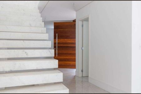 Casa de condomínio à venda com 707m², 4 quartos e 5 vagas